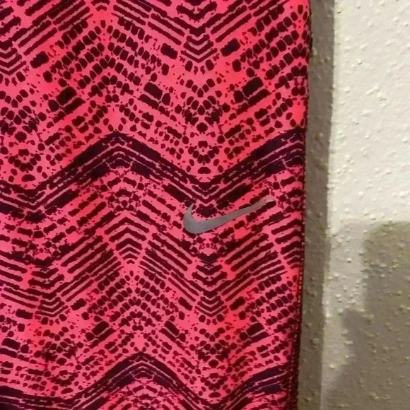 Nike DRI FIT High Waisted Cropped Women’s Reflective Leggings - Size M - Picture 3 of 6